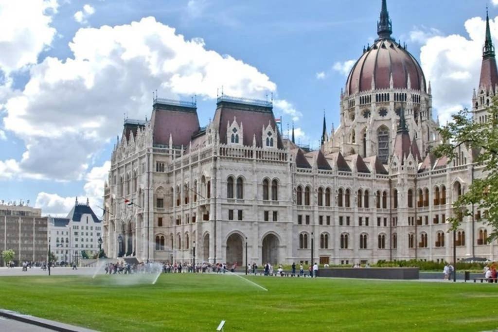 Nice And Cozy Apartment Next To The Parliament Budapest Exterior photo